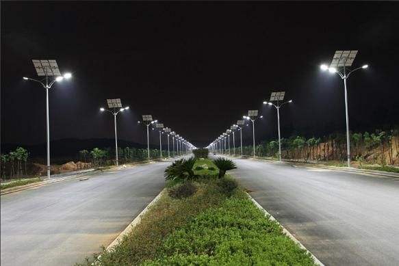 东莞宅男666视频社区照明工业园区太阳能路灯安装效果