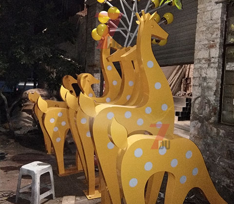 公园\广场梅花鹿造型宅男在线观看生产实拍1