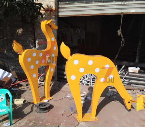 公园\广场梅花鹿造型宅男在线观看生产实拍2