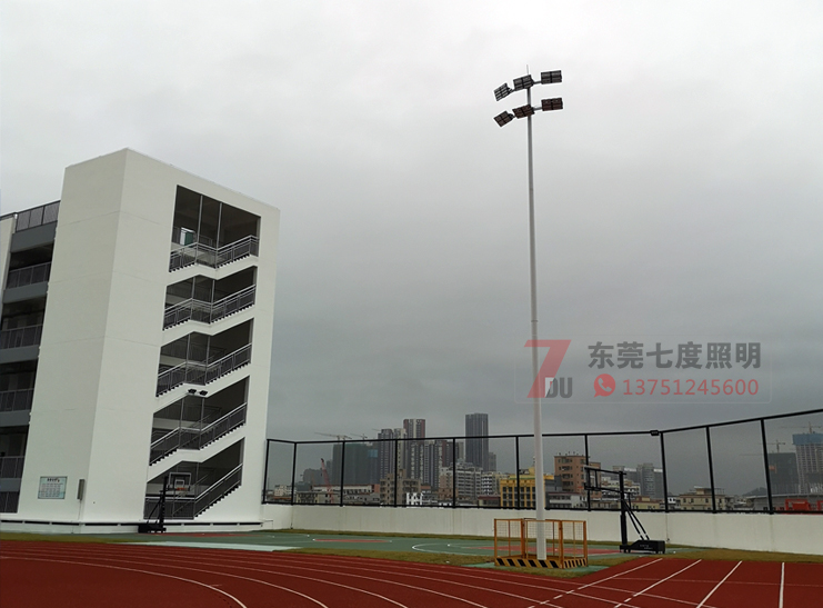 学校操场15米6x400W宅男视频污污现场实例图片