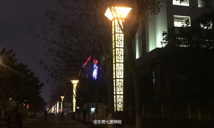 4米高倒方锥体园林宅男在线观看柱街道安装亮灯效果